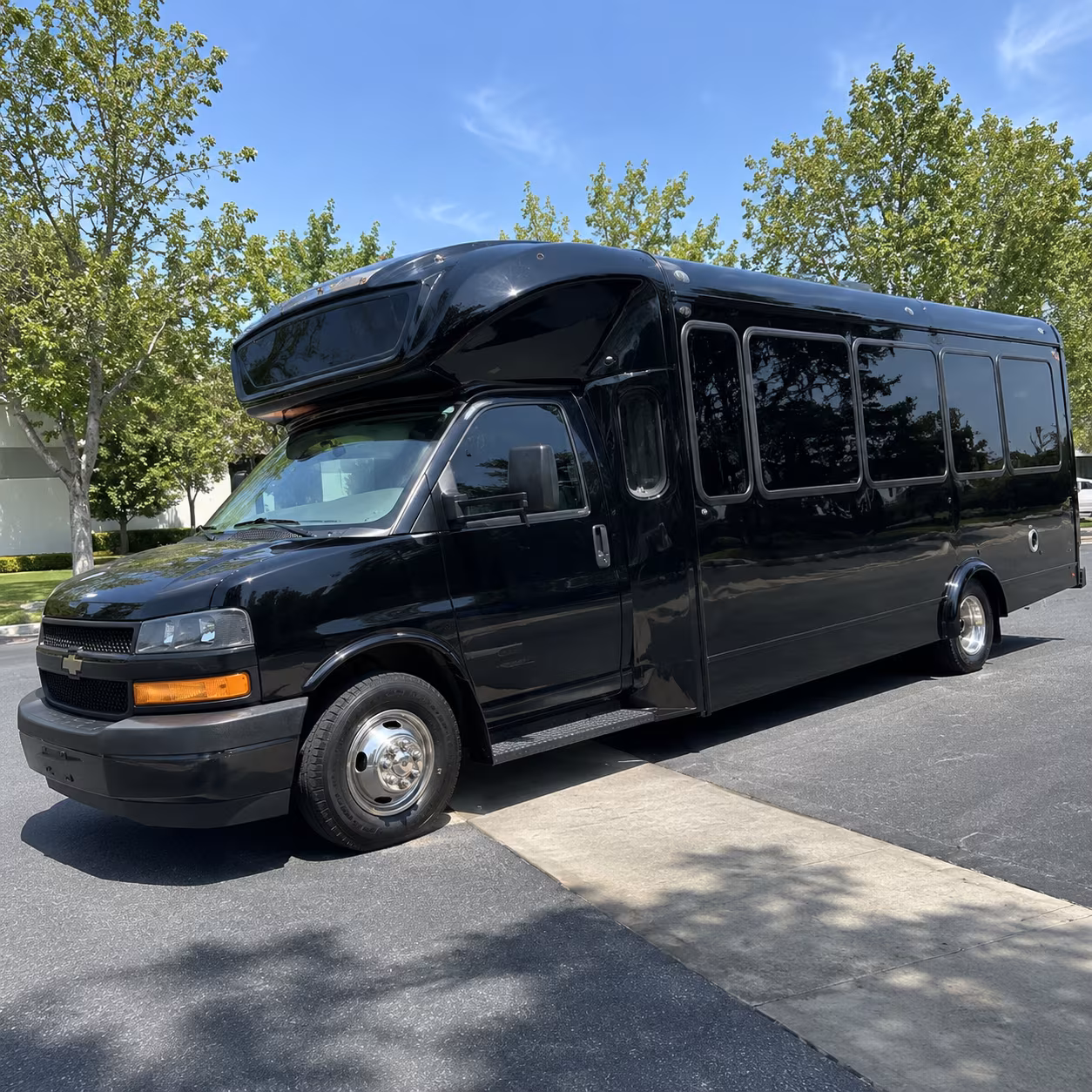 portsmouth 15 passenger party bus