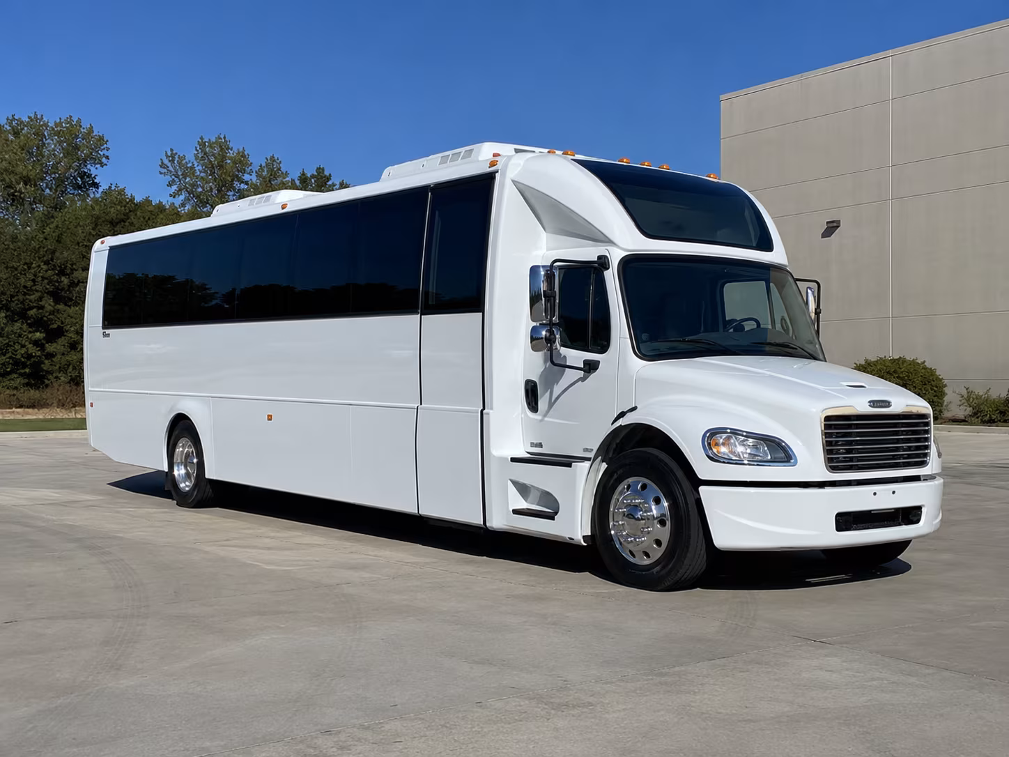 portsmouth 28 passenger party bus